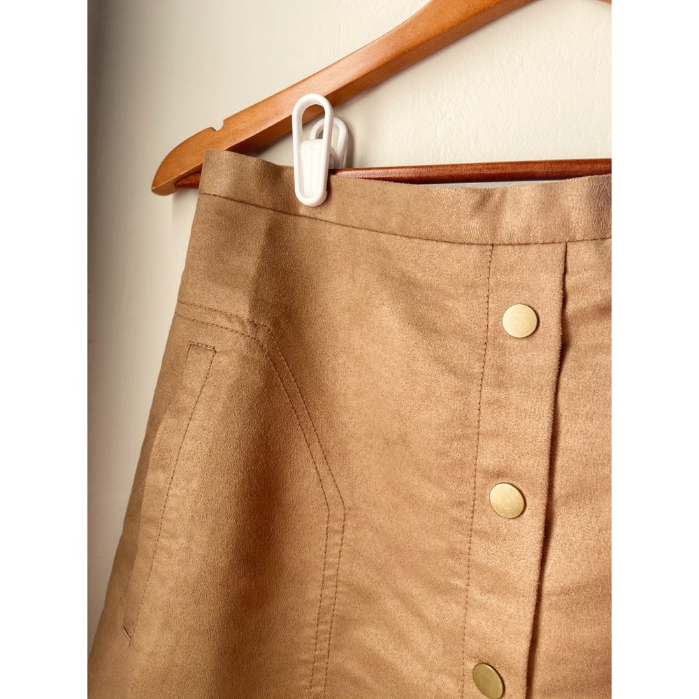 Suede Button Front Mini Skirt with Pockets || H&M - Picture 2 of 4